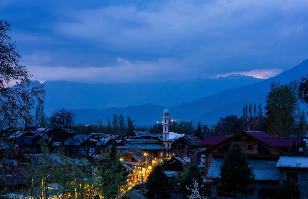 Zostel Srinagar-1